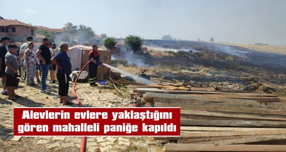 VATANDAŞLAR, EVLERİNİ KORUMAK İÇİN KOVALARLA SU TAŞIDI