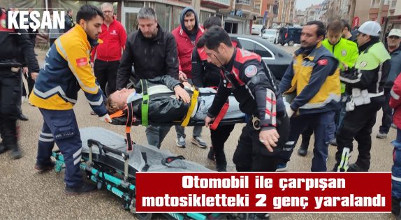 YARALI GENÇLER AMBULANSLA HASTANEYE KALDIRILDI